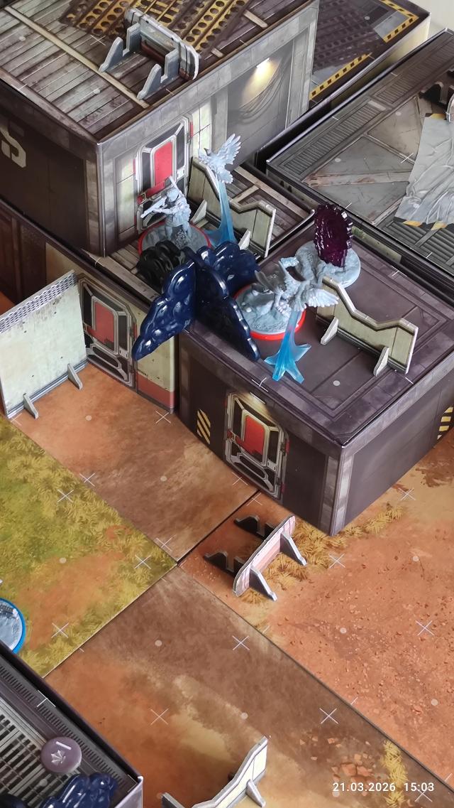 Apex Legends: The Board Game on the table, photo by FazerGD