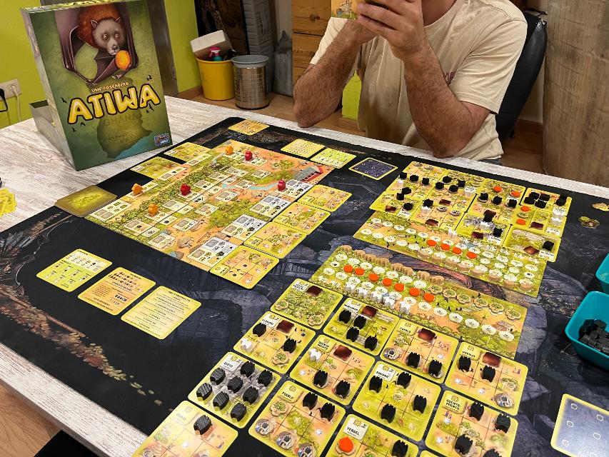 Atiwa on the table, photo by Bruno Circulo Friki