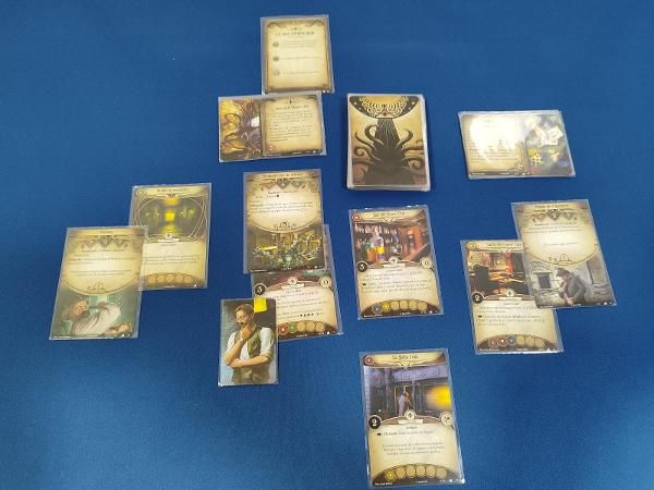 Arkham Horror: The Card Game na stole, foto: Fosi Ourense