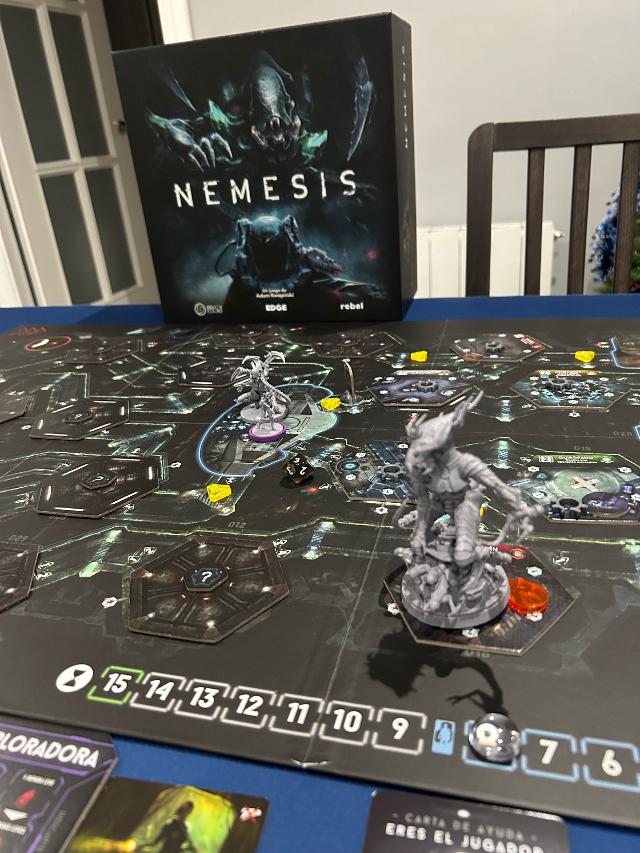 Nemesis auf dem Tisch, Foto von David