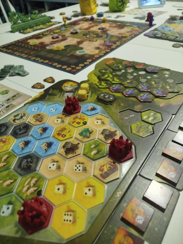The Castles of Burgundy: Special Edition на масата, снимка: Victor Mañas