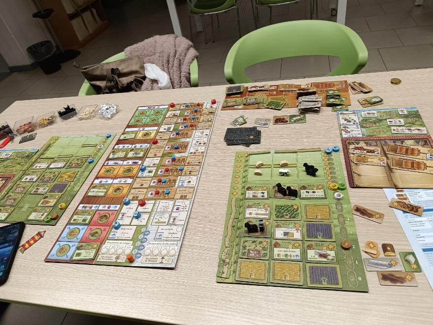 Fields of Arle: Big Box på bordet, foto af Alessia Celadin