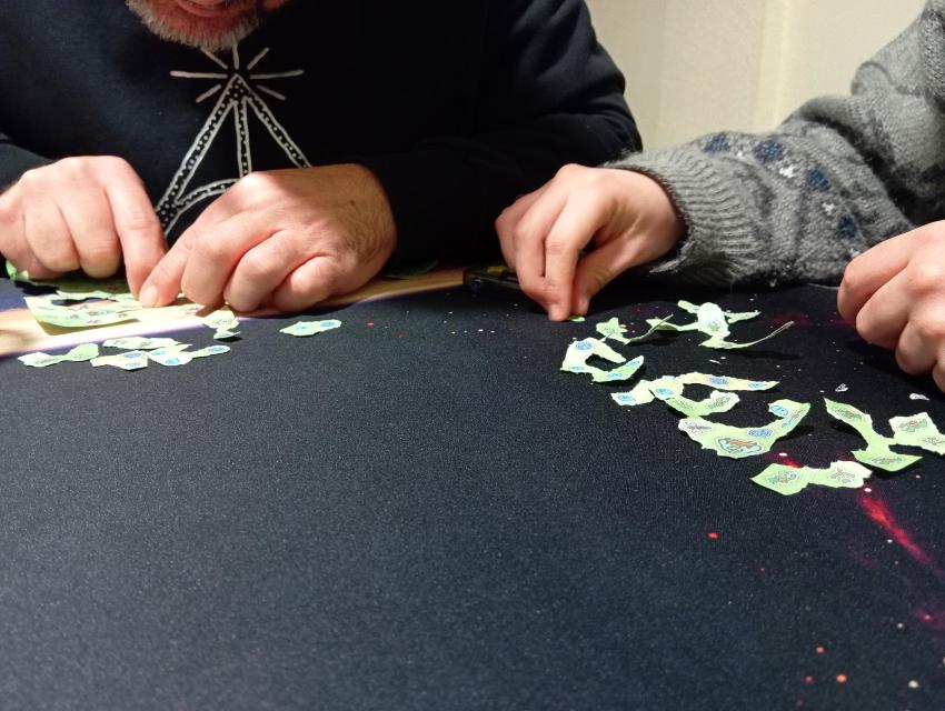 Tearable Quest on the table, photo by Estepo Estepoes