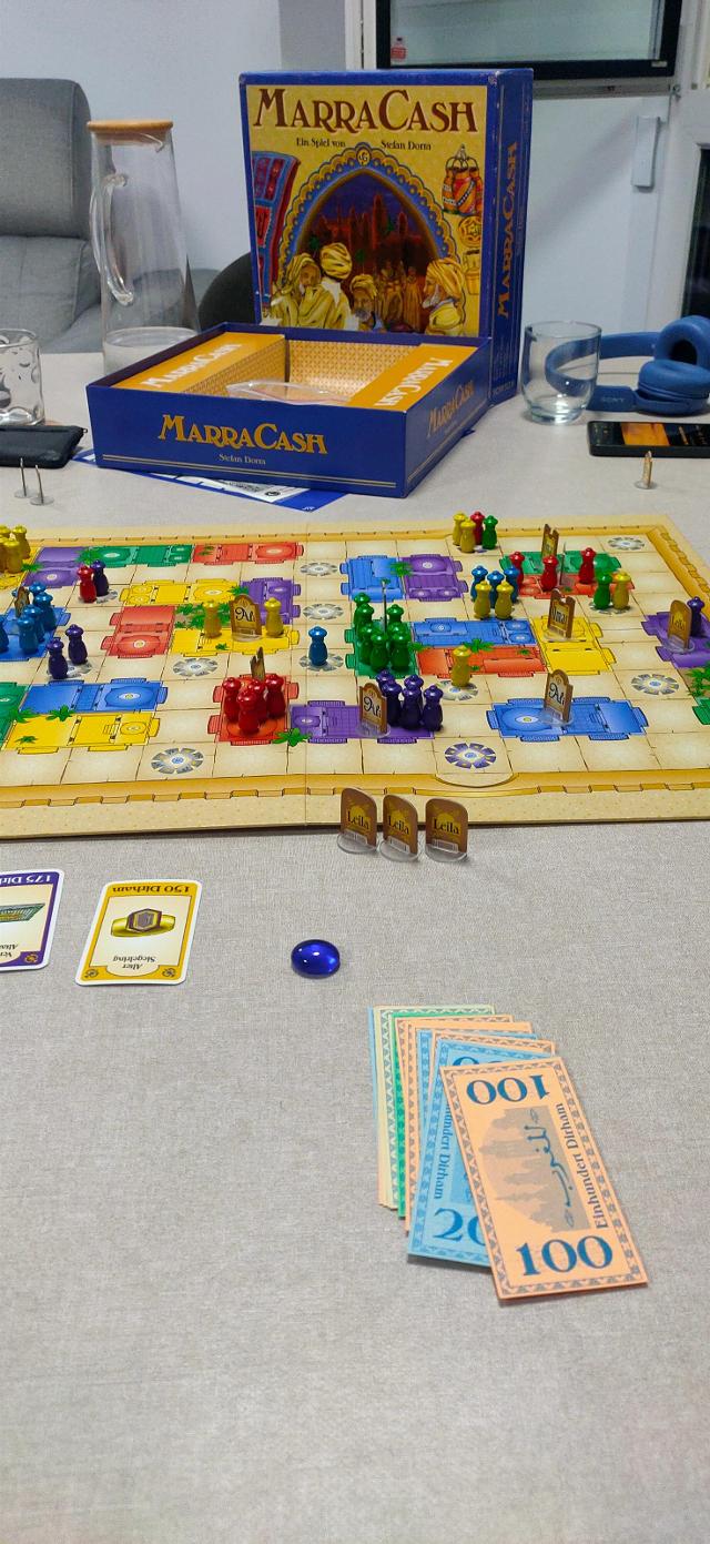MarraCash on the table, photo by Alfredo Nadal
