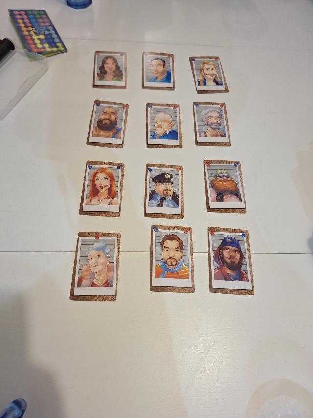 Unusual Suspects on the table, photo by Artur Rodríguez Coma