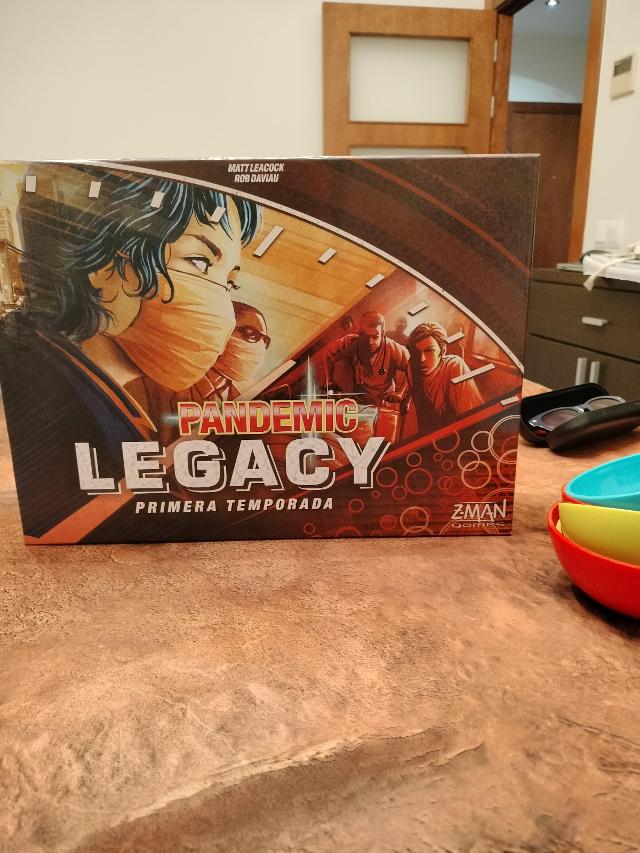 Pandemic Legacy: Season 1 na mesa, foto de Dani Gómez