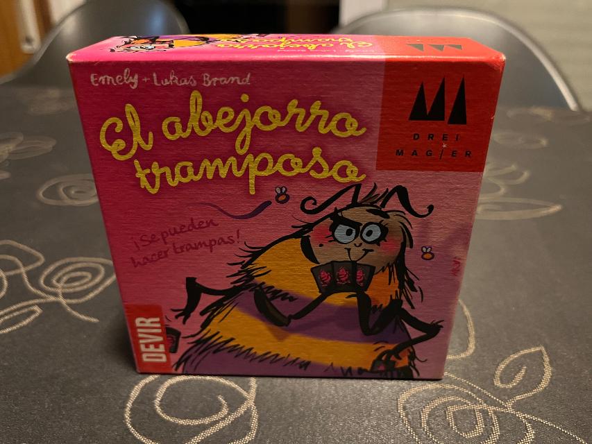 Schummel Hummel on the table, photo by Bruno Circulo Friki