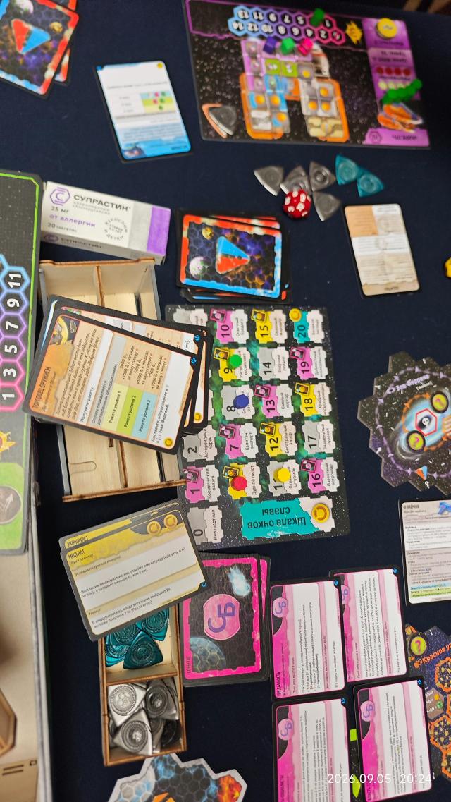 Xia: Leyendas de un Sistema a la Deriva sobre la taula, foto de FazerGD