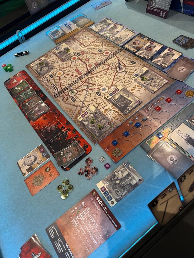 Liberation on the table, photo by neogeneration