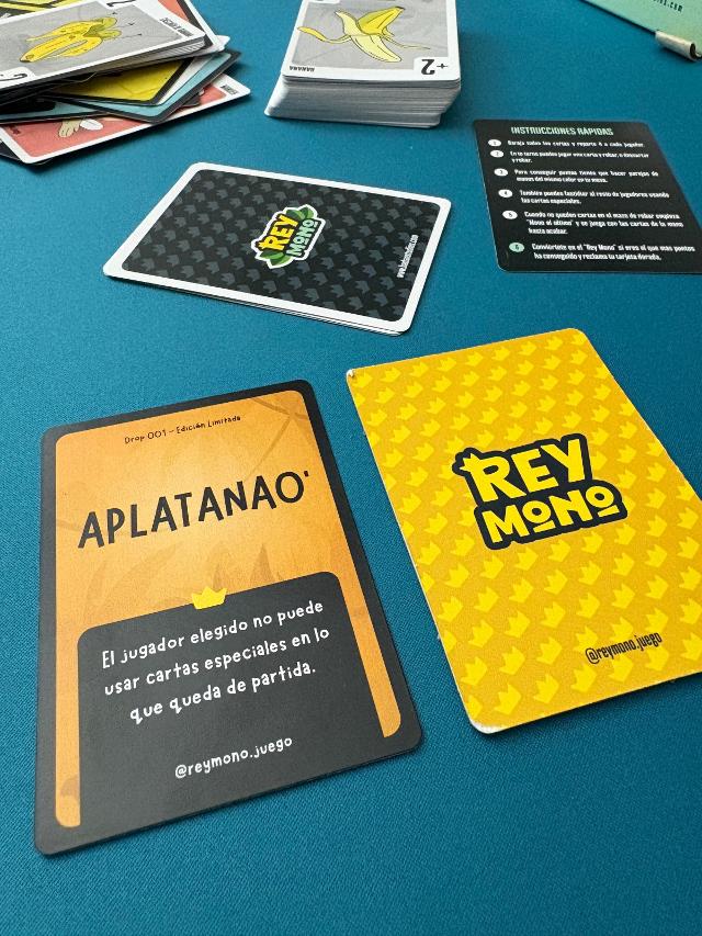 Rey Mono sobre la taula, foto de Grouchina