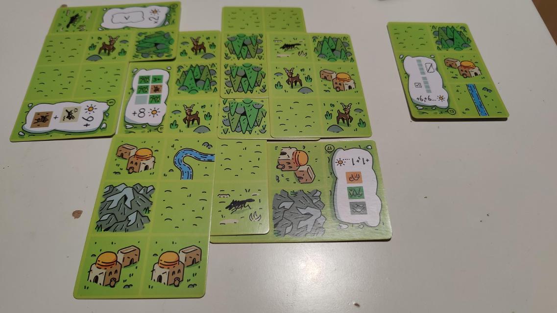Confusing Lands на столе, фото: Fran Loga
