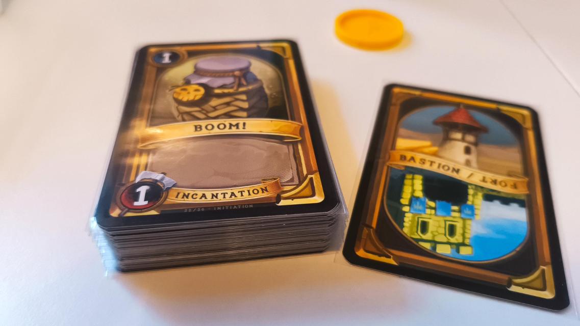 Clash of Decks: Starter Kit on the table, photo by Mochilo