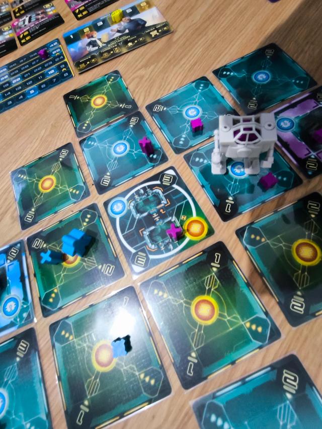 Tiny Epic Mechs on the table, photo by Guillermo Sordo Sáinz