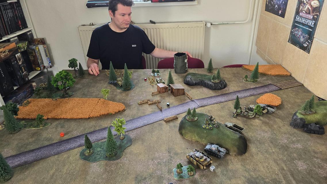 Bolt Action على الطاولة، صورة من Jozef Hudacek