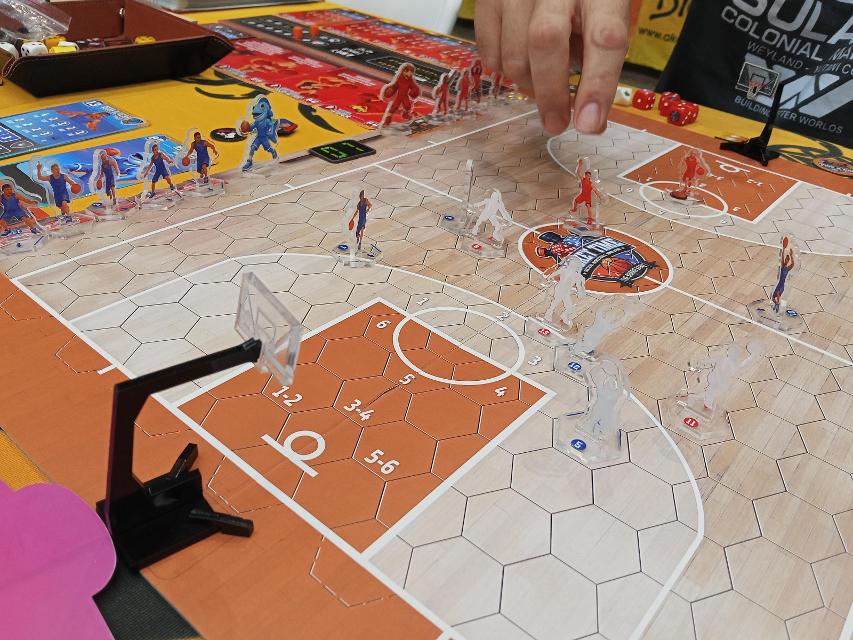 Basket Time on the table, photo by Morriondo