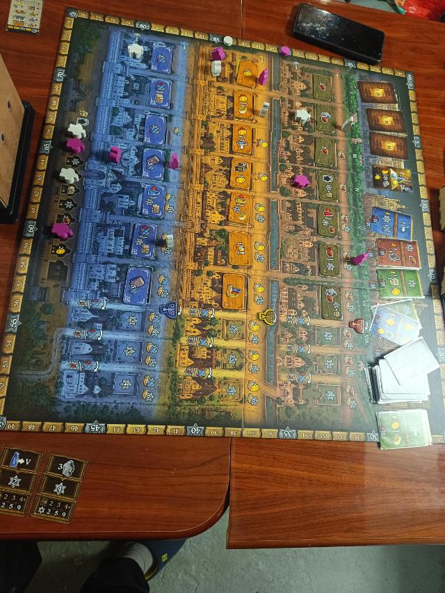 Golem op tafel, foto van Jamape