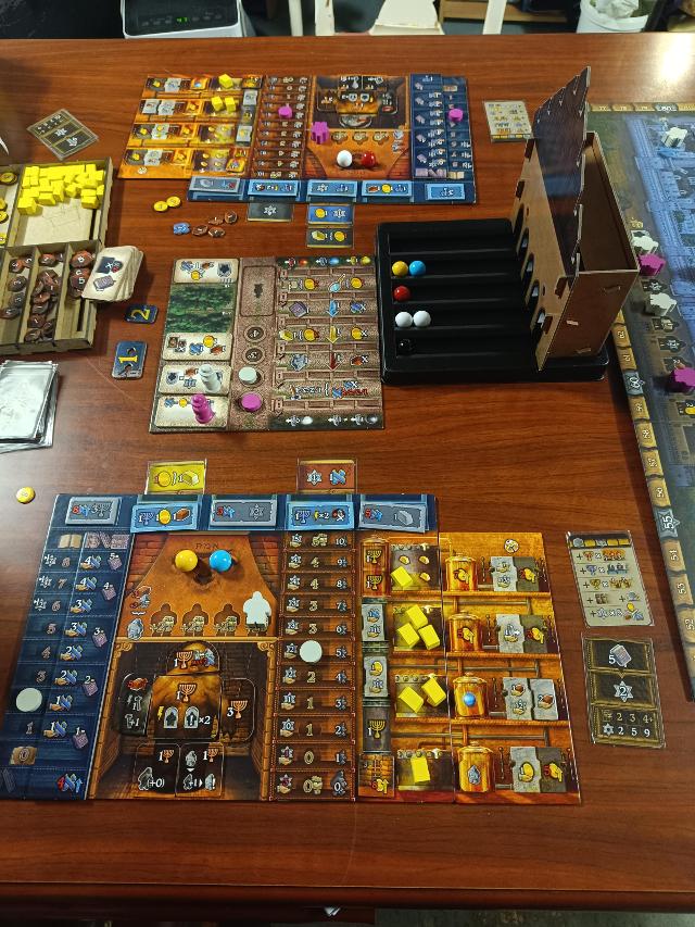 Golem op tafel, foto van Jamape