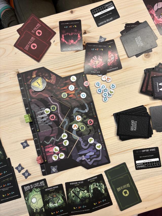 Twisted Cryptids på bordet, foto av Nina