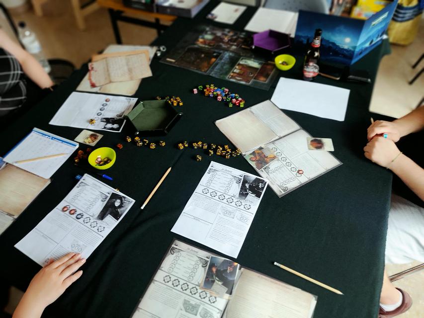 Arkham Horror: The Roleplaying Game – The Hungering Abyss Starter Set on the table, photo by Jocs Sala Padró