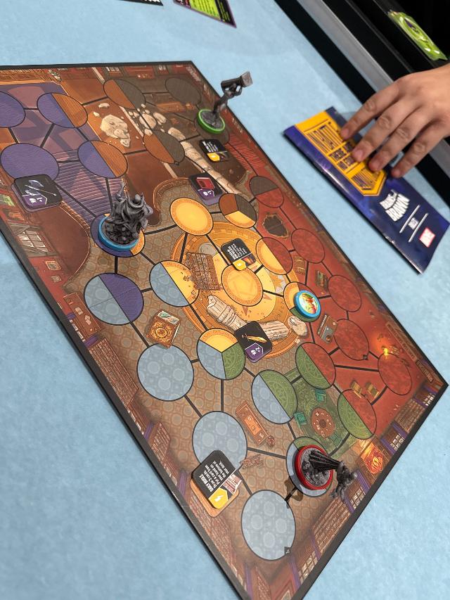 Unmatched: Brains and Brawn sobre la mesa, foto de neogeneration