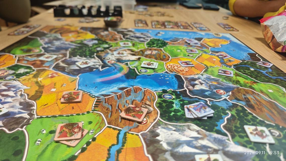 Small World sur la table, photo de FazerGD