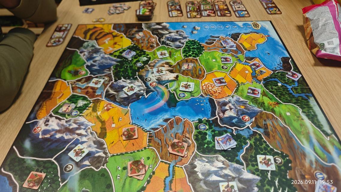 Small World sur la table, photo de FazerGD
