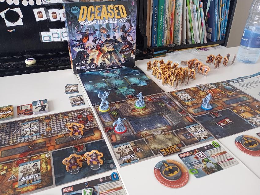 DCeased: Gotham City Outbreak på bordet, foto av Alejandro Bethencourt