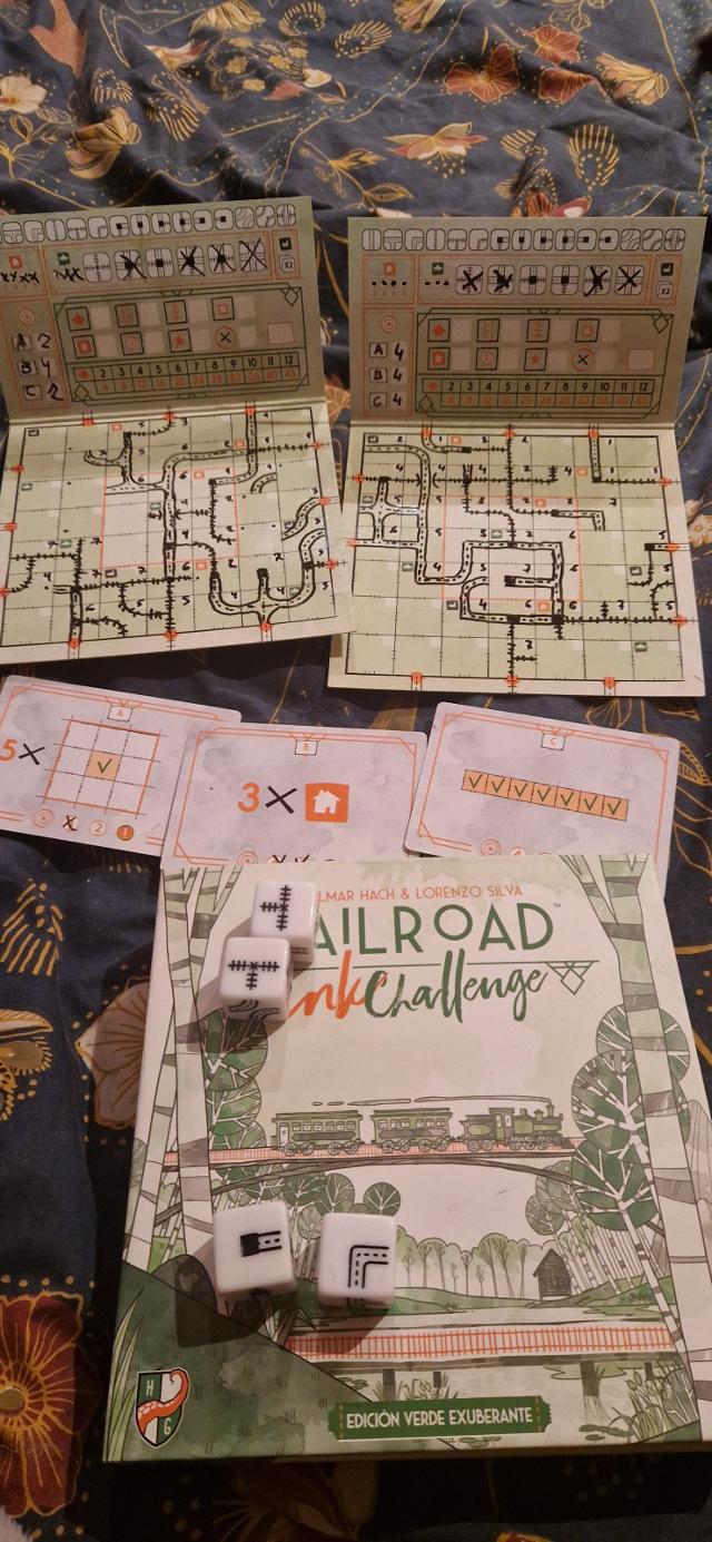 Railroad Ink Challenge: Lush Green Edition na stole, zdjęcie: Pere