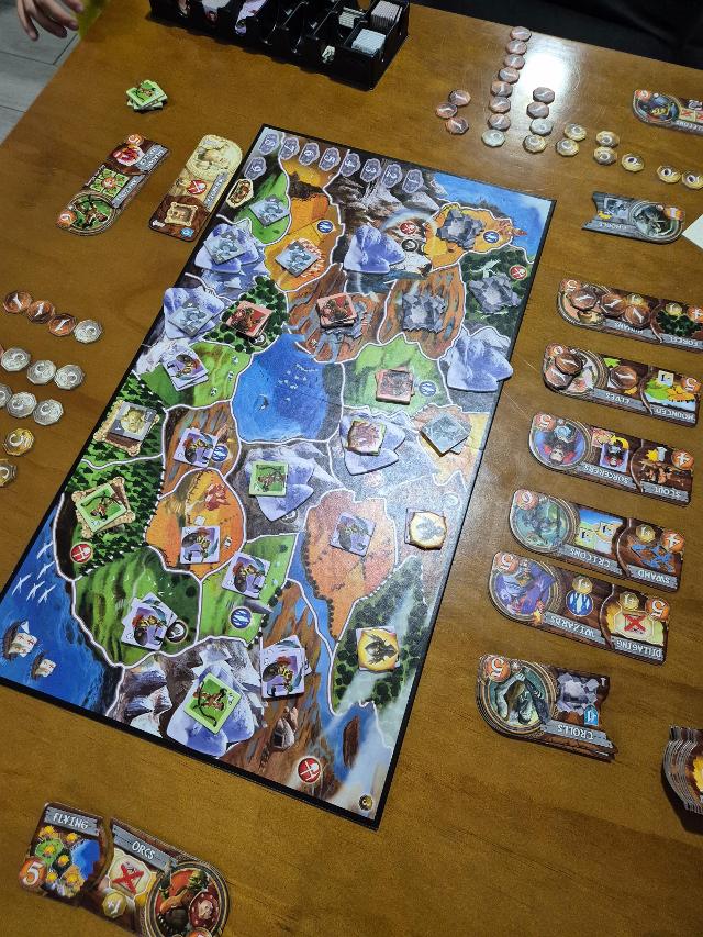 Small World sur la table, photo de Jefrey Solis Vindas
