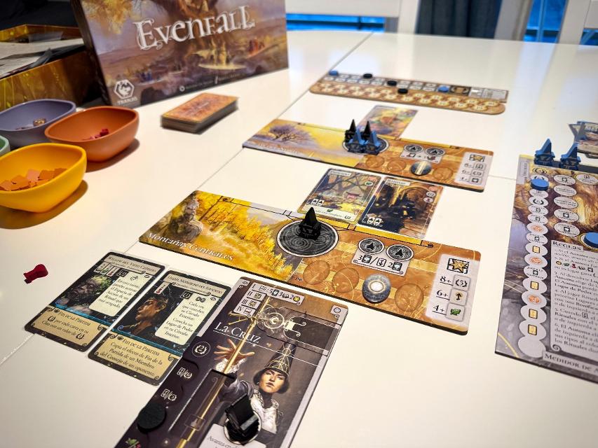 Evenfall on the table, photo by Dídac