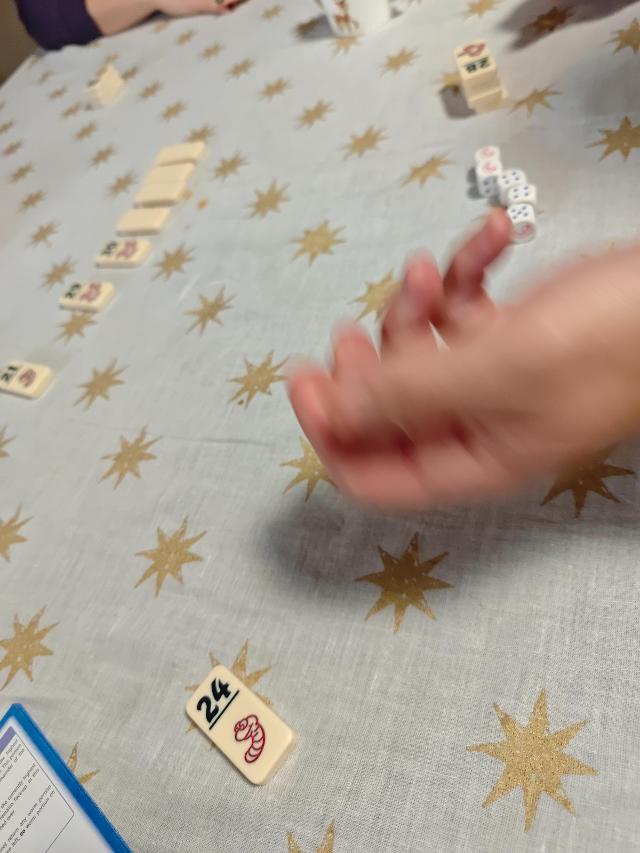 Heckmeck z žížalek na stole, foto: tienlevy