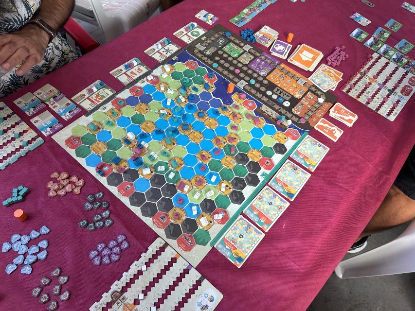 Railway Boom on the table, photo by Enol Martínez Pérez “MrTaikyo”