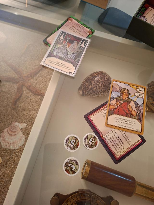 Il Signore degli Anelli: Le Due Torri – Trick-Taking Game sul tavolo, foto di Artur Rodríguez Coma