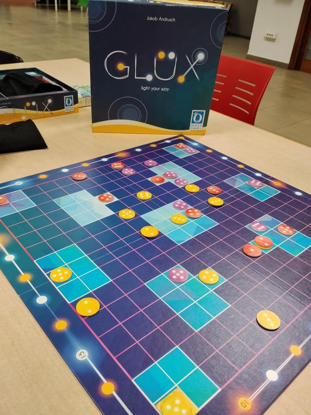 Glüx na stole, zdjęcie: Amy