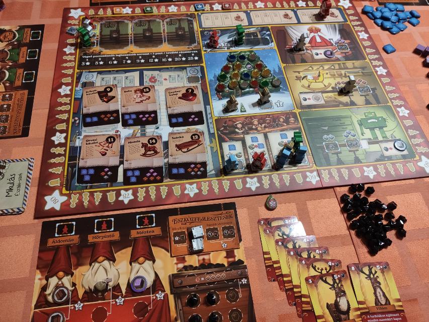 Santa's Workshop (Second Edition) on the table, photo by tienlevy