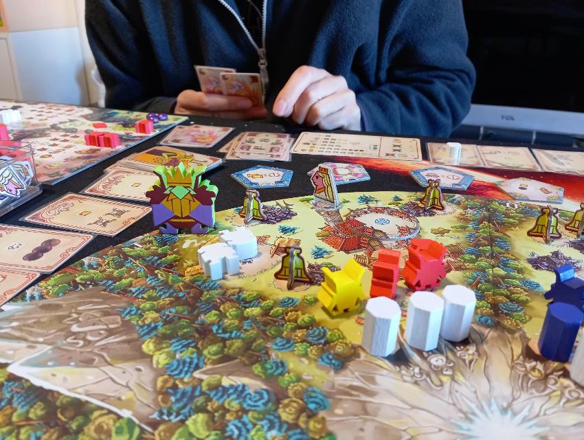 Trolls and Princesses on the table, photo by Estepo Estepoes