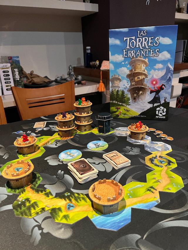 Wandering Towers on the table, photo by Bruno Circulo Friki