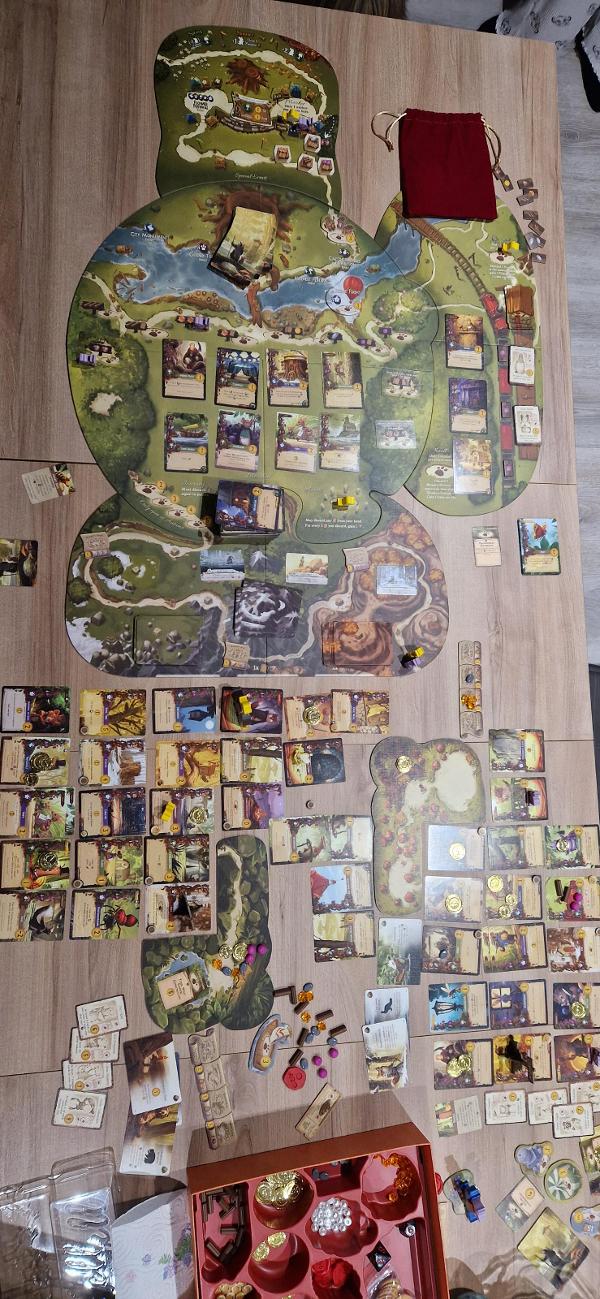 Everdell: The Complete Collection sobre la taula, foto de Pere