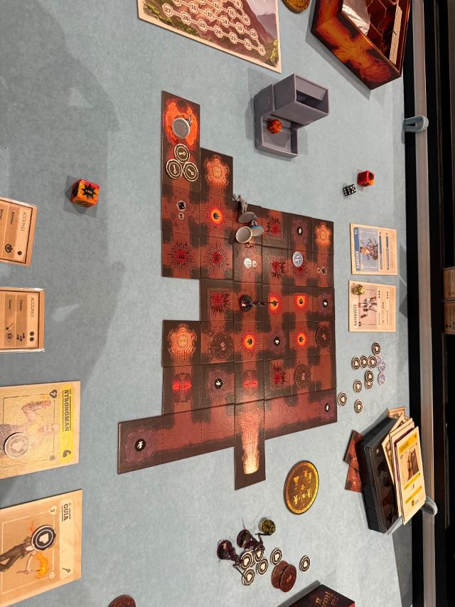 Sub Terra II auf dem Tisch, Foto von neogeneration