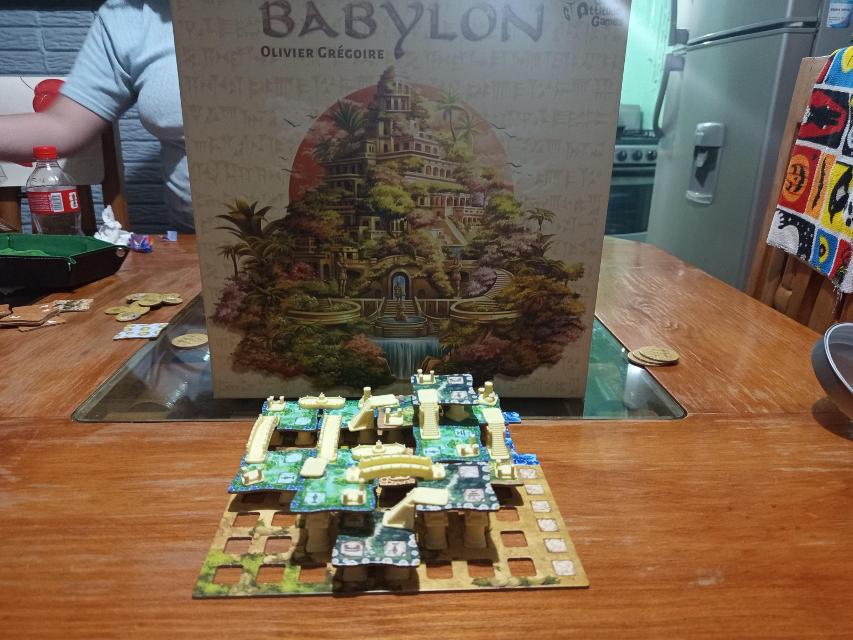 Babilon na stole, zdjęcie: MarFe MaAn