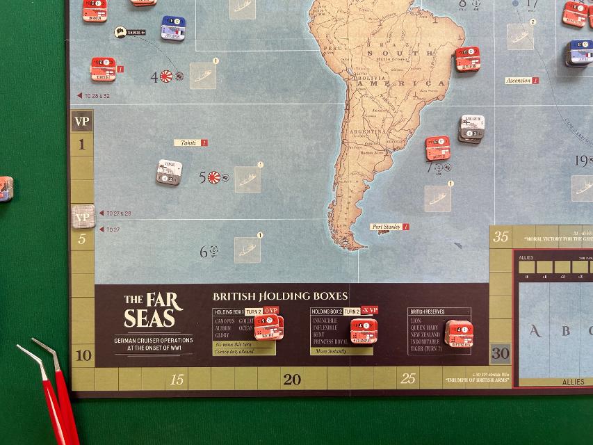 The Far Seas: German Cruiser Operations at the Onset of World War I sobre la taula, foto de Enol Martínez Pérez “MrTaikyo”