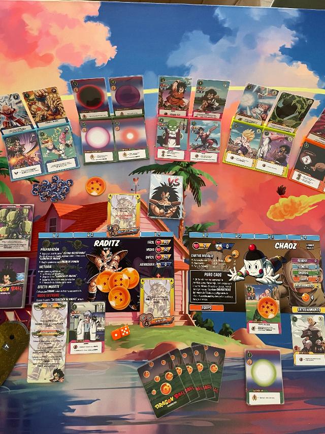Dragon Ball: Deckbuilding Game sobre la taula, foto de Ruben