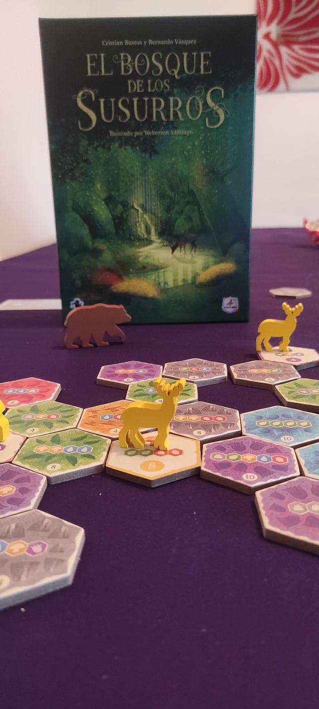 El Bosque de los Susurros sobre la taula, foto de Pauliss
