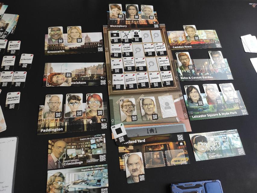 Chronicles of Crime on the table, photo by Mario Estruch