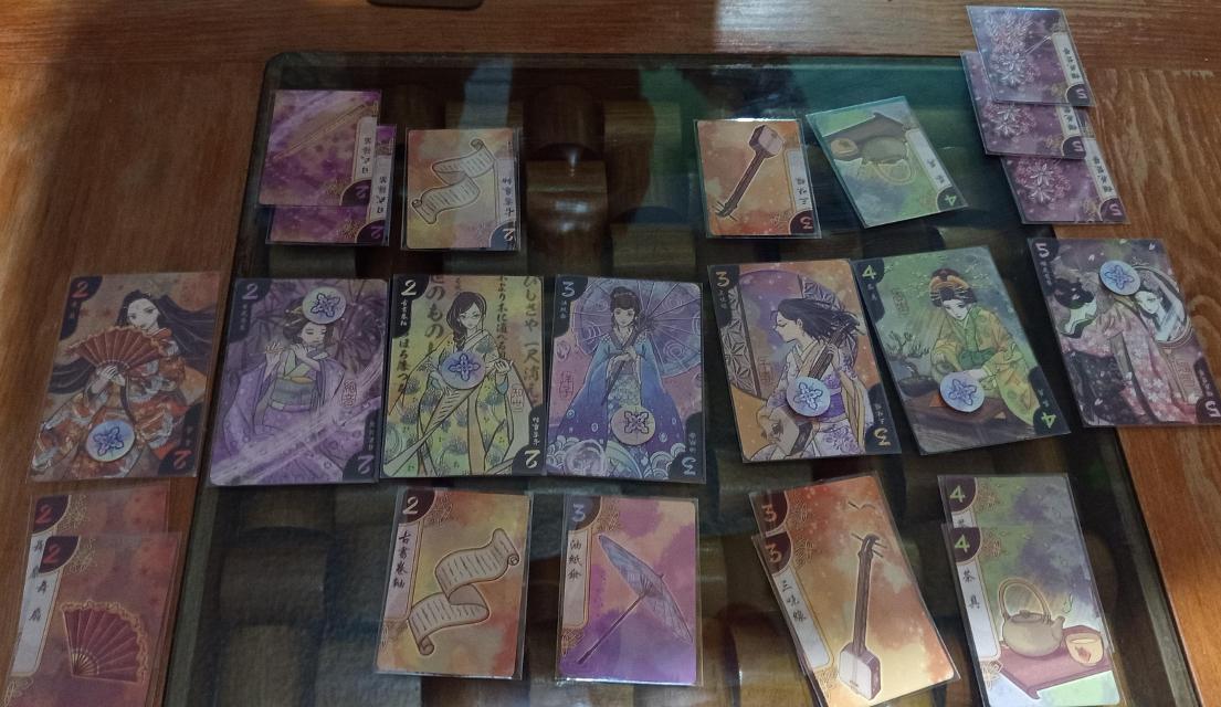 Hanamikoji sobre la mesa, foto de MarFe MaAn