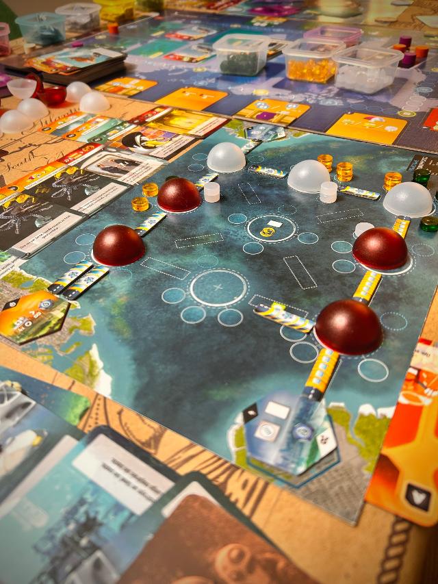 Underwater Cities on the table, photo by Andres