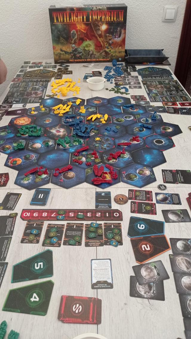 Twilight Imperium: Cuarta Edición sobre la taula, foto de Carcolo