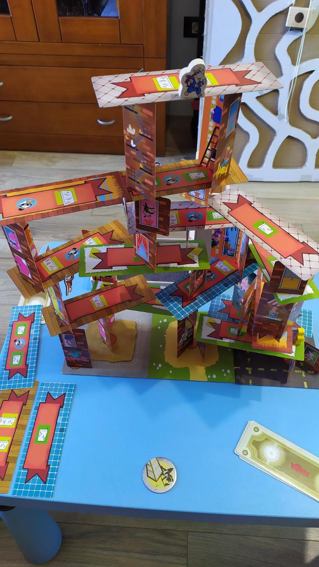 Rhino Hero: Super Battle sobre la taula, foto de Daniel