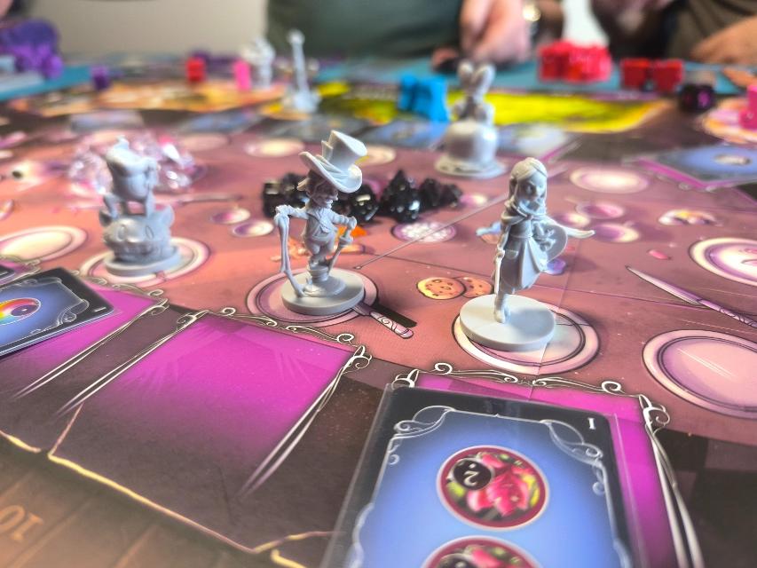Wonderland's War on the table, photo by Sapinto