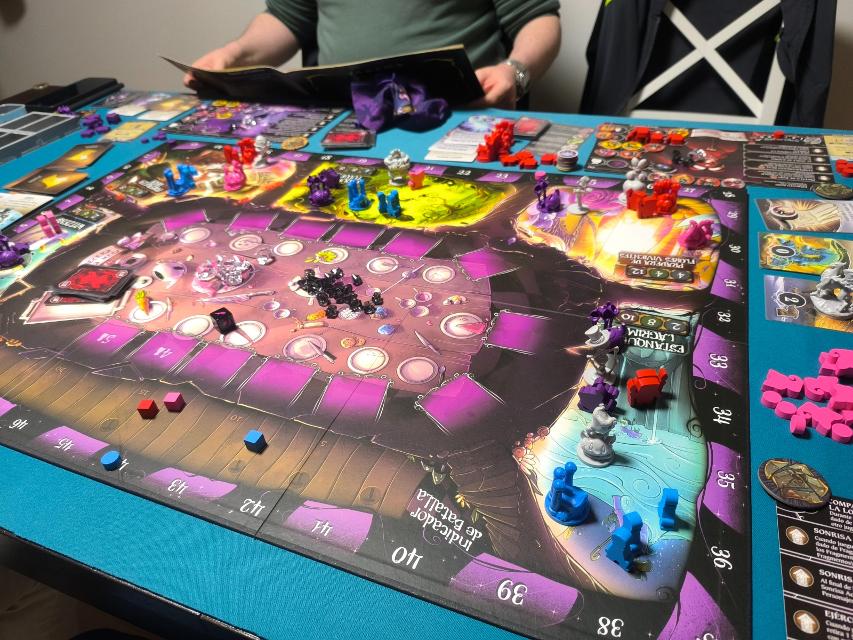 Wonderland's War on the table, photo by Sapinto